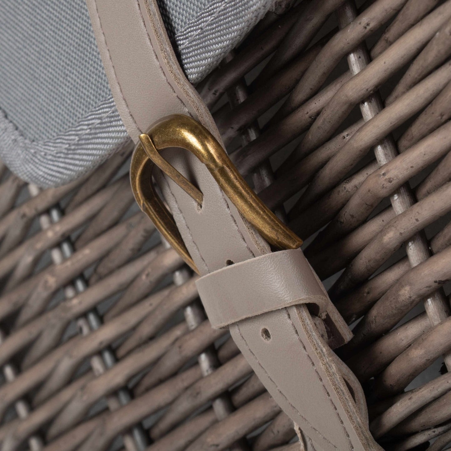 Antique Wash Willow Chiller Basket with Picnic Blanket